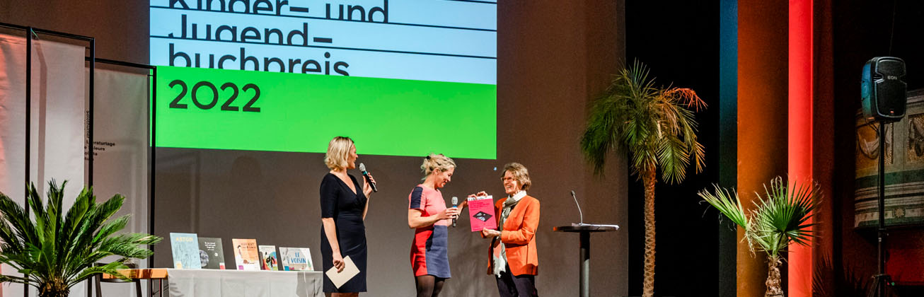 Johanna Schaible - Überreichung des Schweizer Kinder- und Jugendpreis 2022 / Bild Susanne Goldschmid