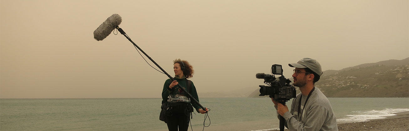 Filmset von Studierenden am Meer