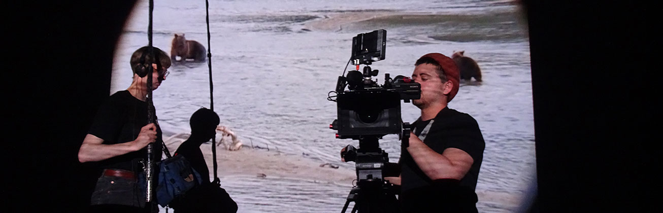 Bachelor Video Studierende bei der Arbeit