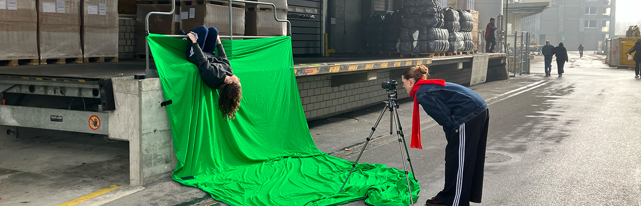 Vorkursstudierende am fotografieren