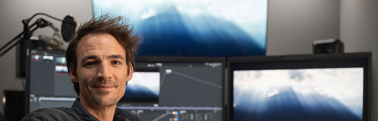 Stefan Rüegg vor seiner Workingstation