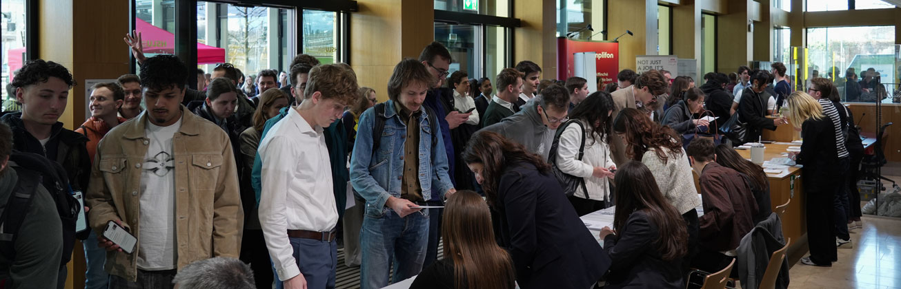 Kontaktgespraech Jobmesse HSLU
