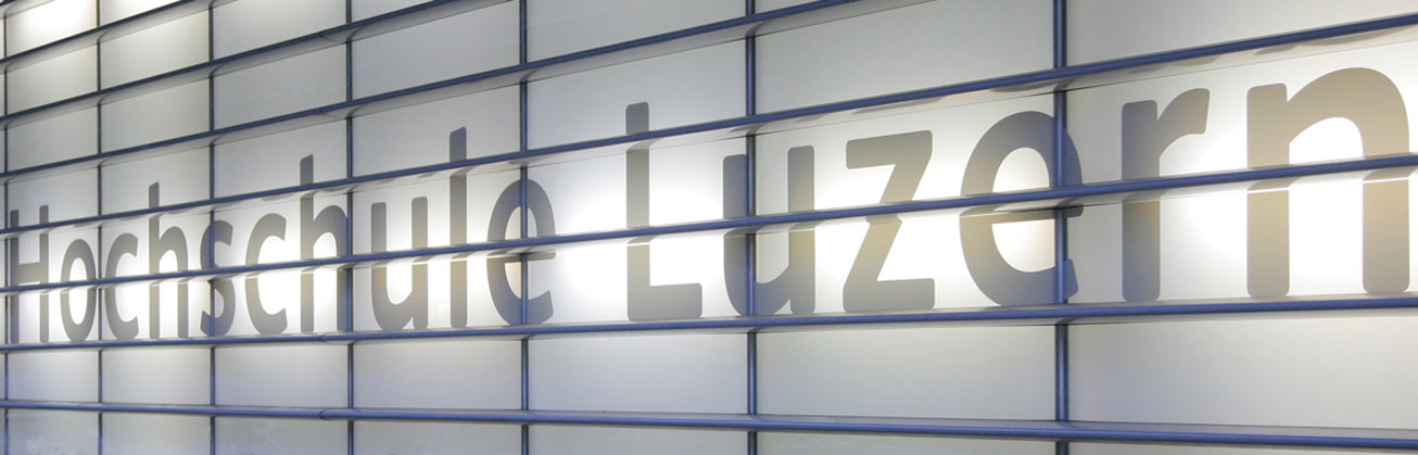Fassade der Hochschule Luzern – Wirtschaft an der Zentralstrasse in Luzern