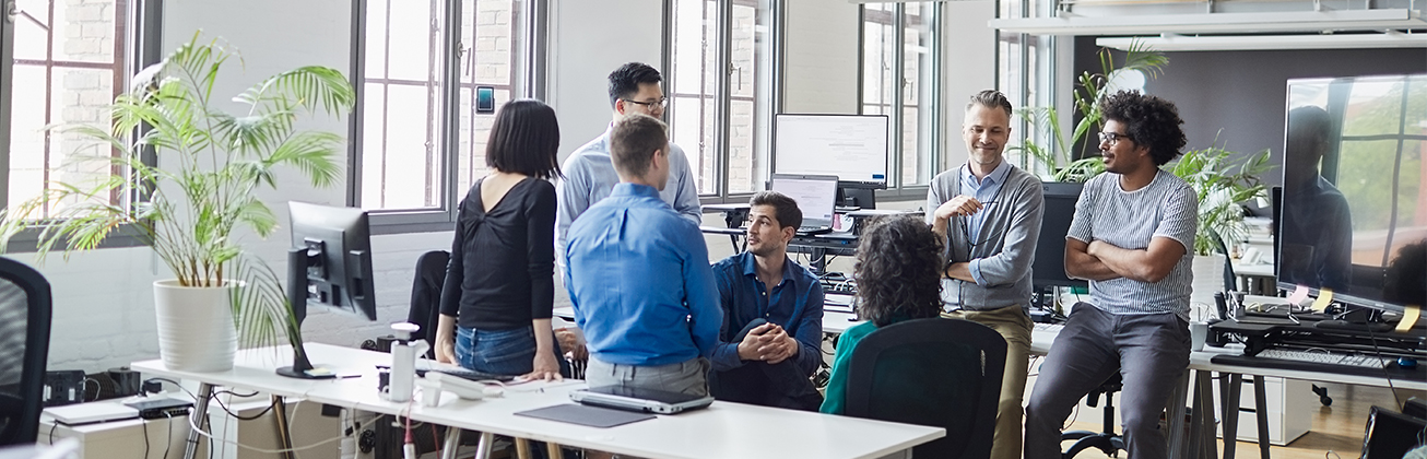 Menschen am Arbeitsplatz im Büro