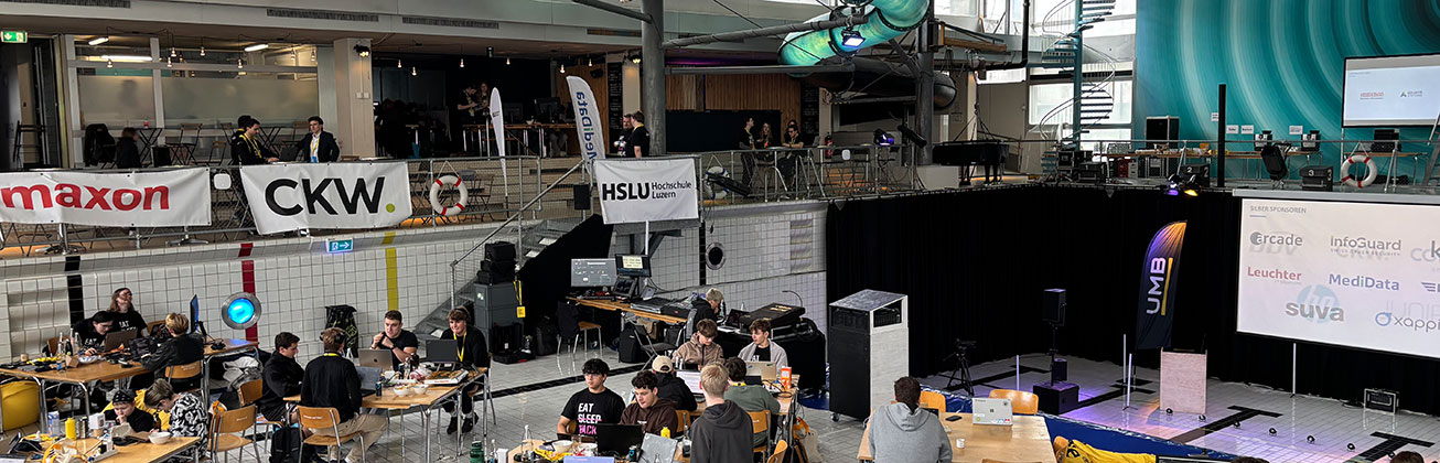 Menschen an einem Hackathon