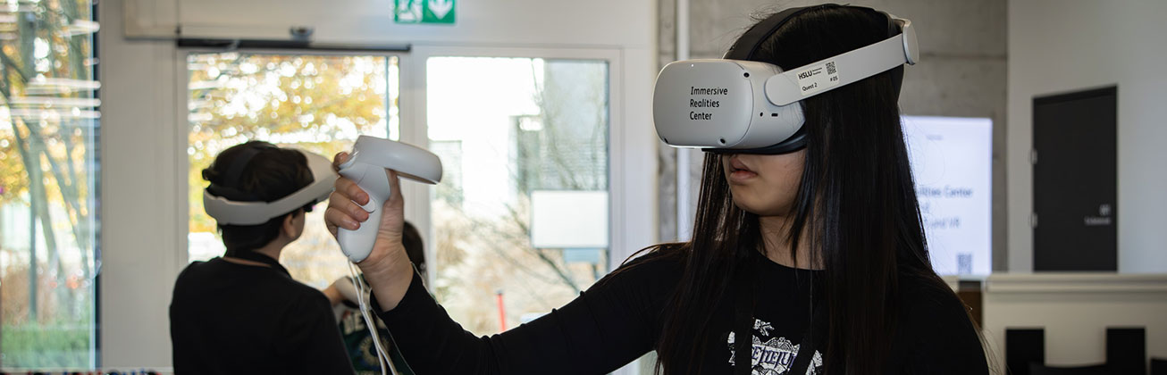 Zwei Kinder mit VR-Brillen