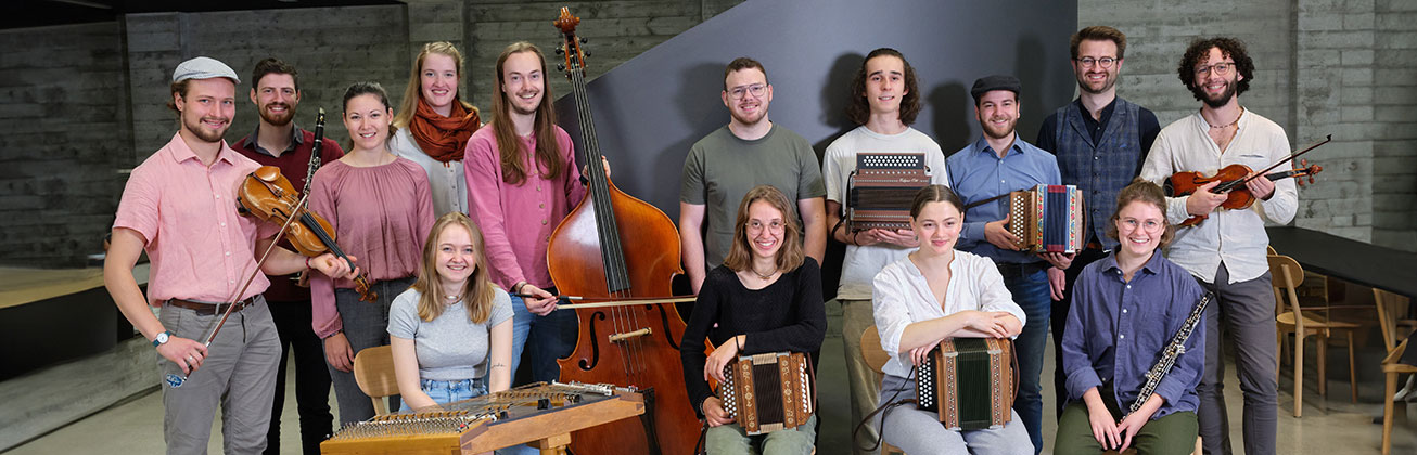 Portrait of the folk music Ensemble Alpinis of the Lucerne School of Music.