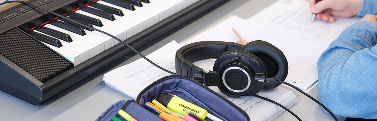 Musiktheorie studieren.