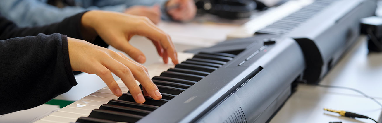 Studierende im Musiktheorie-Unterricht an der HSLU Musik. 