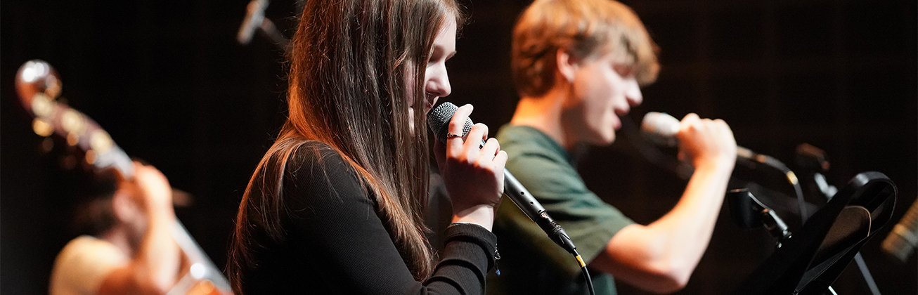 Schüler:in des Pre-College der HSLU Musik am Pre-College Intensivwochenende 2024 im Club Knox. Bild HSLU/Ina Amenda