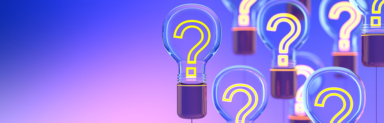 Fragezeichen in Glühbirnen