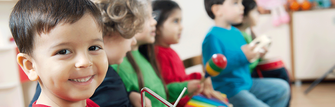 Kleinkinder beim Musizieren