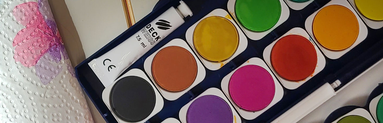 Tuschkasten mit vielen Farben