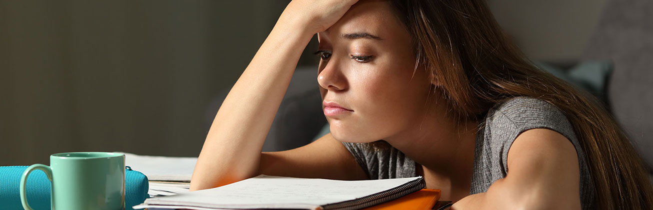 Junge Frau beim Lernen