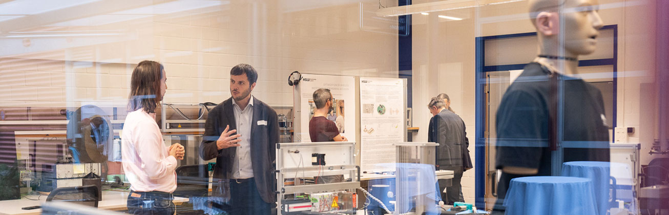 Forschende und Praxispartner tauschen sich aus in den Laboren der HSLU – Technik und Architektur