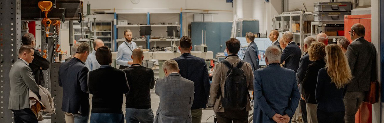 Besichtigung einer Prüfhalle der Bauingenieure an der HSLU – T&A