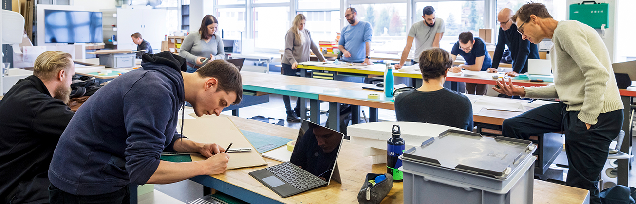 Weiterbildungsteilnehmende in der Werktstatt