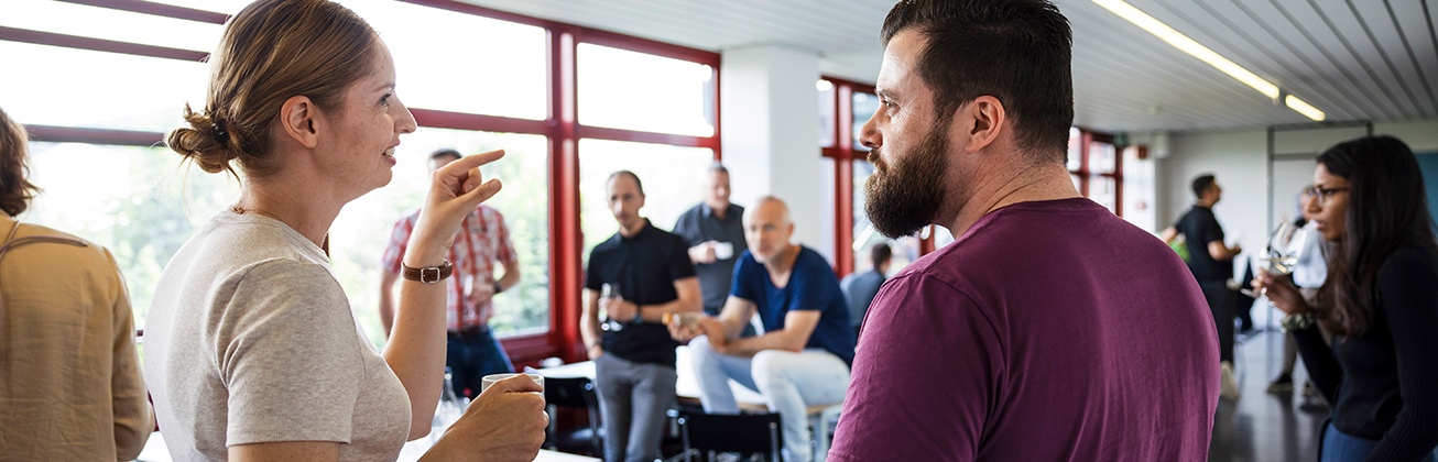 raumakustik weiterbildungsteilnehmende frau mann
