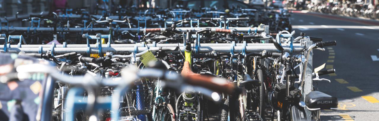Für viele Pendler ist das Velo das ideale Verkehrsmittel an den Bahnhof