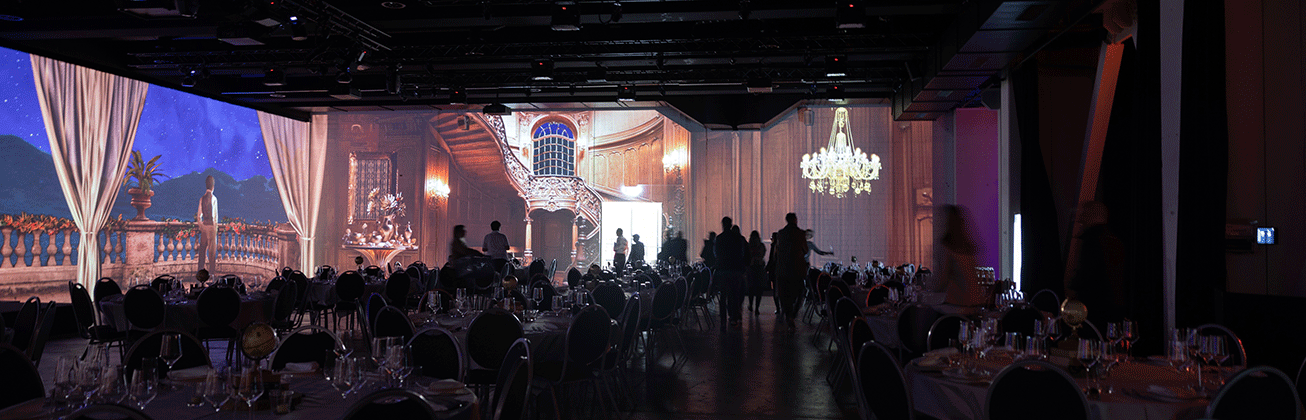 Menschen an einem Abend-Event