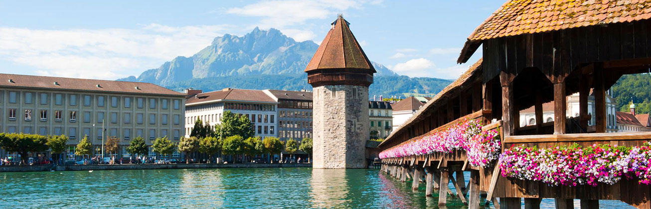 Die Kapellbrücke über die Reuss steht symbolisch für das mitten in Luzern gelegene Institut für Betriebs- und Regionalökonomie IBR.