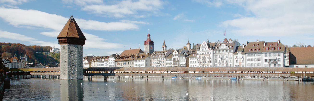 Wasserturm und Kapellbrücke sind die Wahrzeichen der Stadt Luzern.