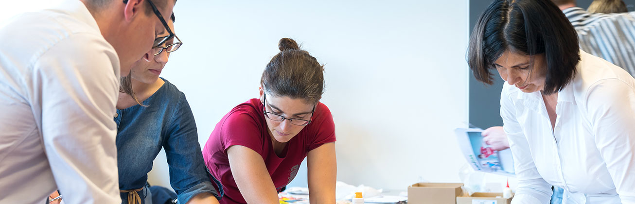 Training leadership in case studies