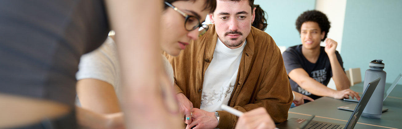 Studierende am Campus Perron