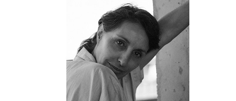 Black-white portrait of Donia Hamdami
