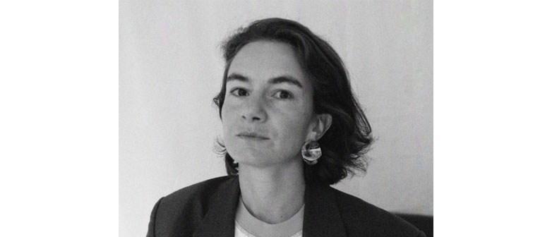 Portrait von Victoria Ivanova in schwarz-weiss