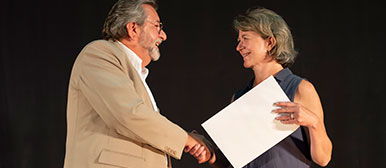 Förderpreis Stiftung Alan C. Harris und Else Harris geb. Treumann, Preisträgerin Nicole Heri mit Laudator Peter Niggli, Hochschule Luzern – Design & Kunst