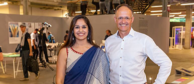 Chhail Khalsa, Preisträgerin des Förderpreis Master of Arts in Design 2019, mit Laudator  Daniel Schaffo, Hochschule Luzern 0 Design & Kunst