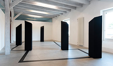 Bild aus einer Ausstellung von Fernando Obieta in Rapperswil Jona.