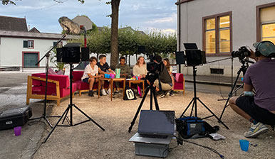 Jugendliche werden interviewt