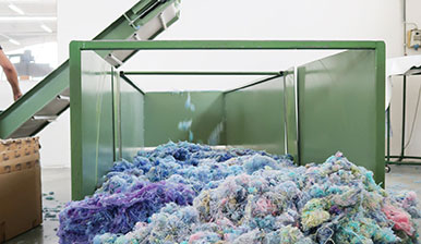 Ein bunter Haufen Textilfasern