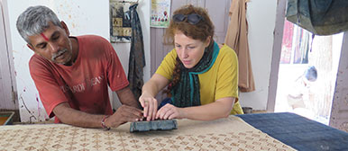 Craft-Lab-II-Kutch, Indian Blockprinting Werkstatt, Foto: Karina Kaindl und Claudia Ramseier, Hochschule Luzern – Design & Kunst, CC Design & Management
