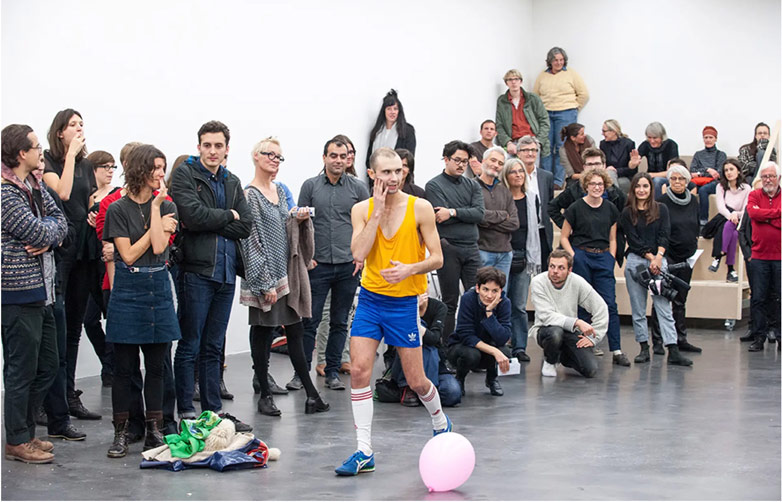 Performance mit Publikum