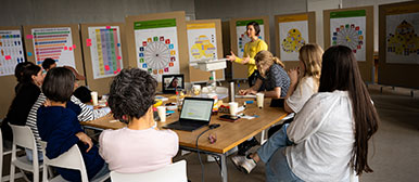 Guillermina Noël bei einem Design Action Lab Workshop