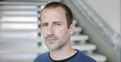 Ein Portrait des Creative Transformation Mitarbeiter Florian Hauswirth.