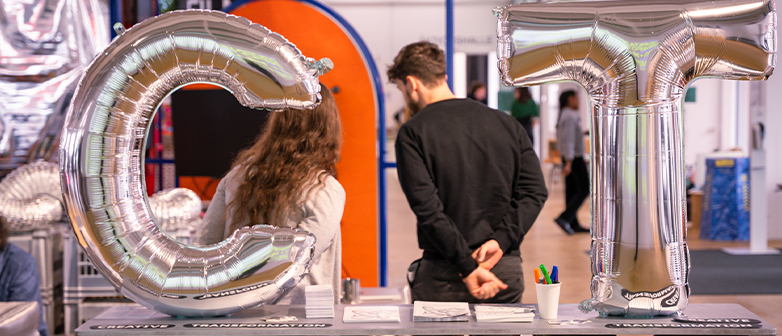 Video Thumbnail für das Imagevideo des Bachelor Creative Transformation.