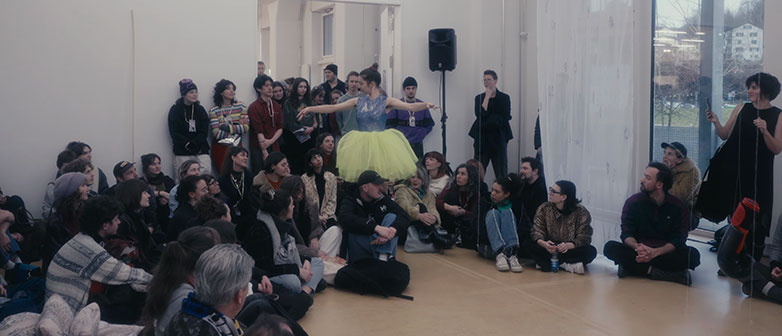 Performance mit Zuschauenden