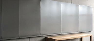 Graue Metallfläche, Teaser für RHIZOM Design Timelines. 