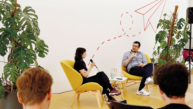 Szene aus einem Podiumsgespräch