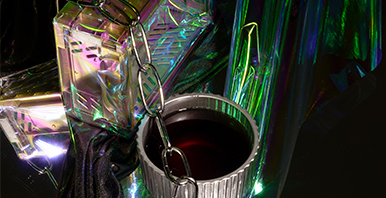 Still Life mit glänzender Folie