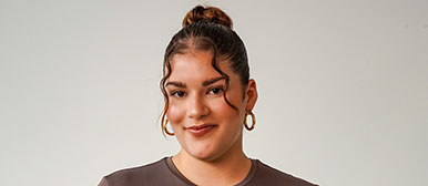 Portarit von Simona Barbarossa, mit einem sympathischen lächeln.