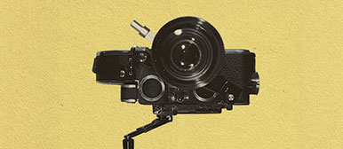 Visual Über uns - Kamera auf gelbem Hintergrund