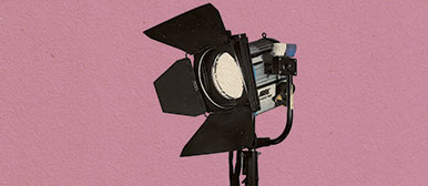 Visual Gäste - Scheinwerfer auf rosa Hintergrund