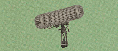 Visual Fakten - Mikrofon auf grünem Hintergrund