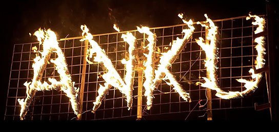 AKKU in Feuerschrift