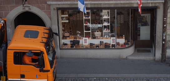 Ein Lastwagen im Bildfeld